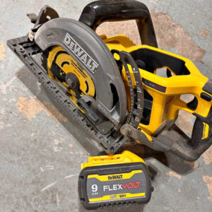 Dewalt Flexvolt 7 1/4” Wormdrive Circular Saw with 9ah battery